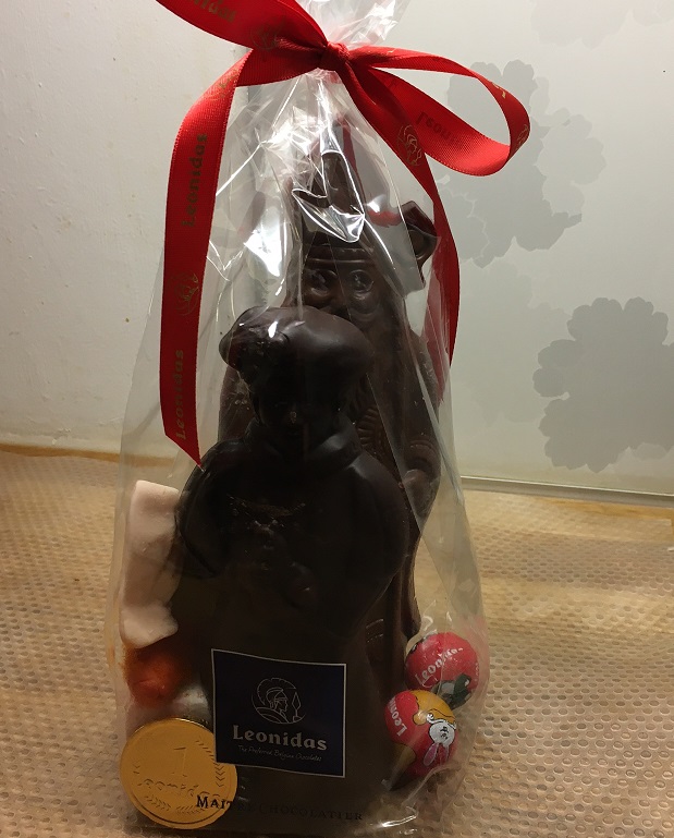 フリーアドレス制になったからサンニコラのチョコが置けなくなった？ ブリュッセルからボンジュール